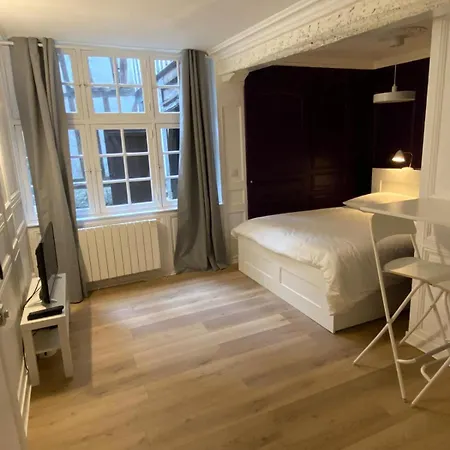 Rue Saint - Cathedrale - Cour Rouen