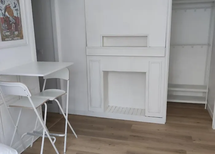 Rue Saint - Cathédrale - Cour *