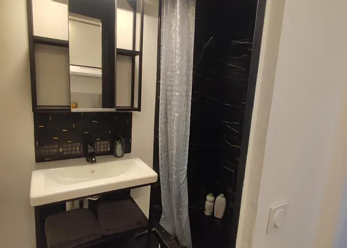 Rue Saint - Cathédrale - Cour