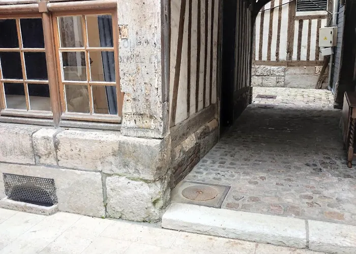 Appartement Rue Saint - Cathédrale - Cour